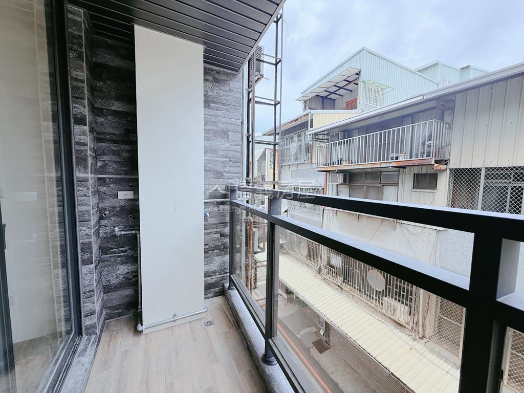 全新落成！近銀行臨路透天房屋室內格局與周邊環境