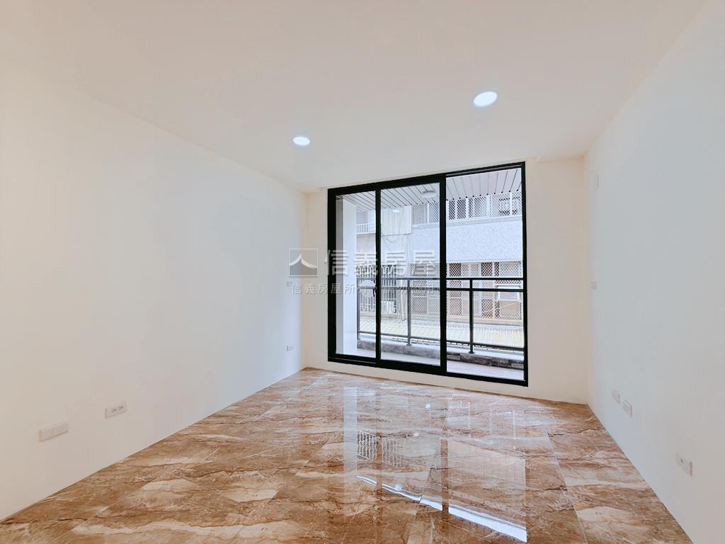 全新落成！近銀行臨路透天房屋室內格局與周邊環境