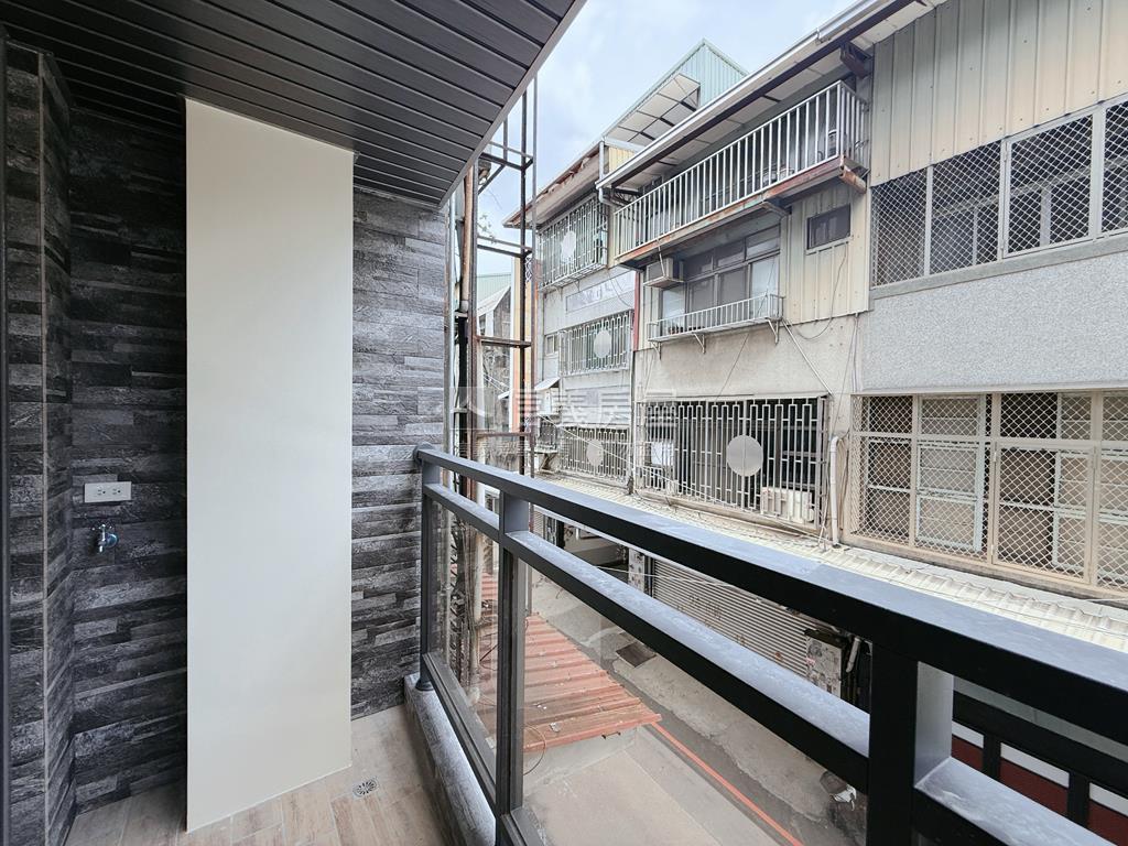 全新落成！近銀行臨路透天房屋室內格局與周邊環境