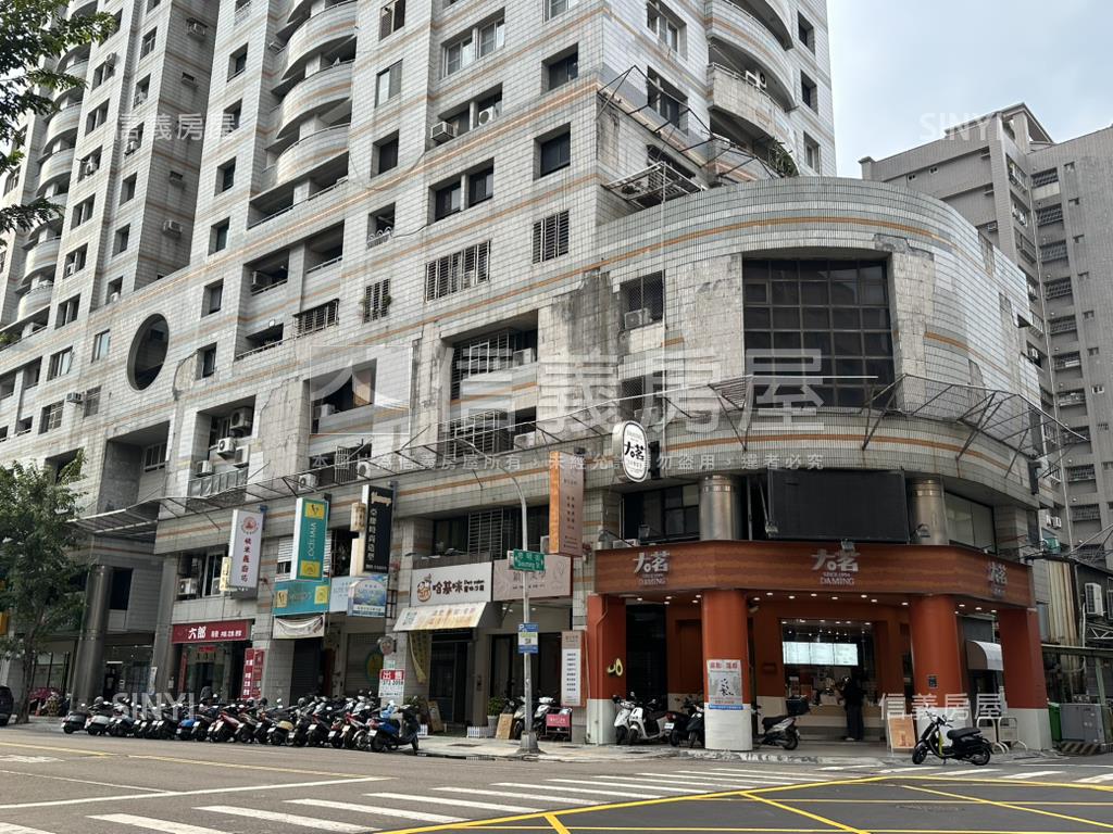 凹子底捷運百貨公園店面房屋室內格局與周邊環境