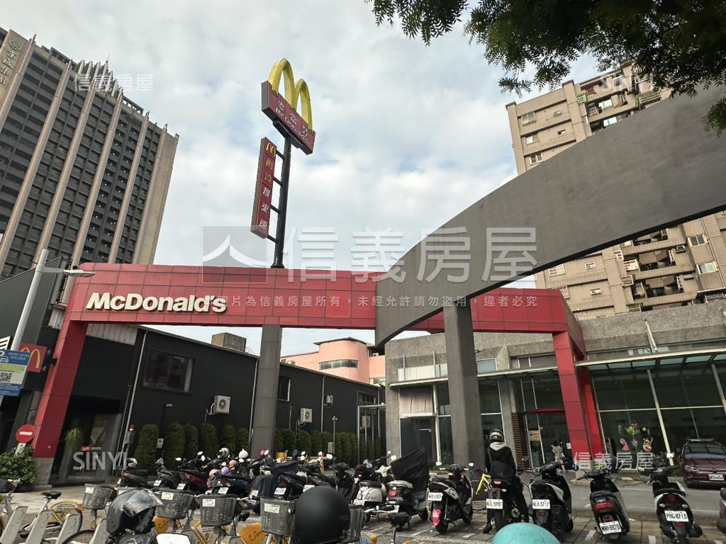 凹子底捷運百貨公園店面房屋室內格局與周邊環境