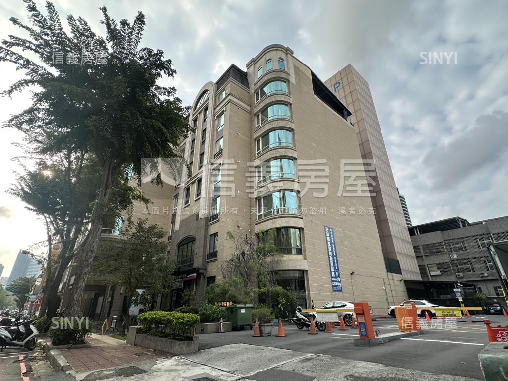 凹子底捷運百貨公園店面房屋室內格局與周邊環境