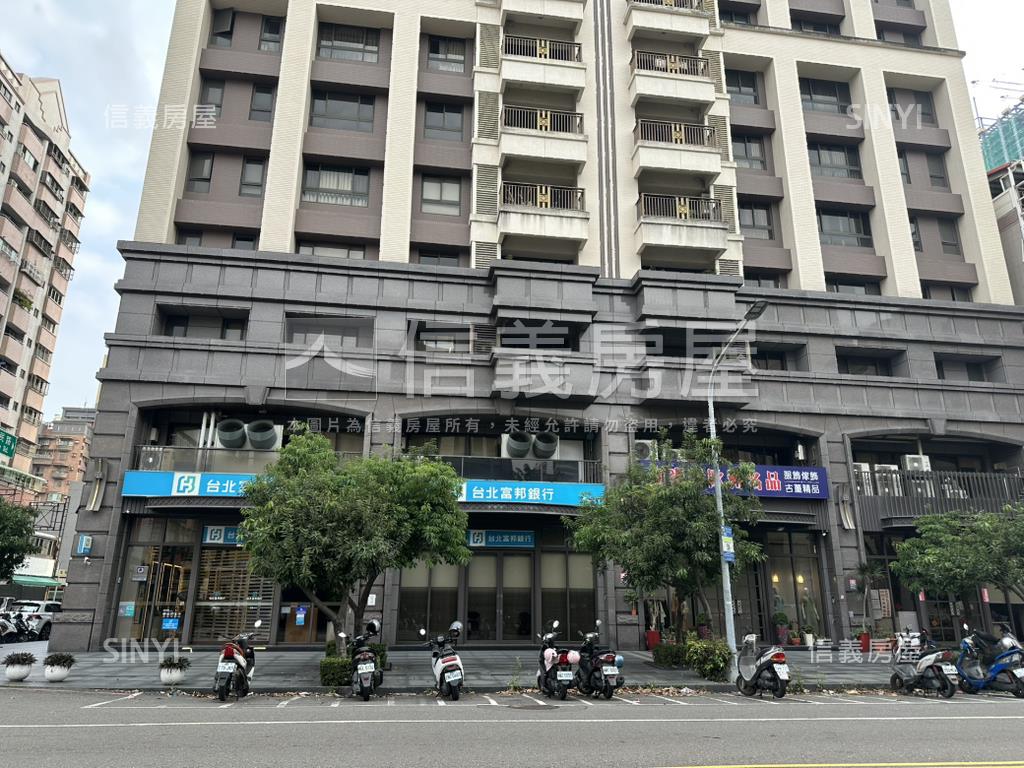 凹子底捷運百貨公園店面房屋室內格局與周邊環境