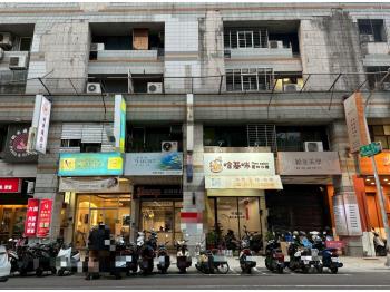 凹子底捷運百貨公園店面