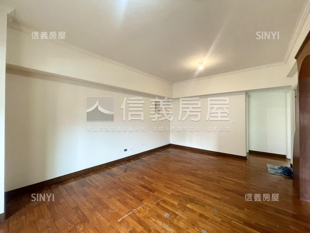 面柳川河畔三房車位房屋室內格局與周邊環境