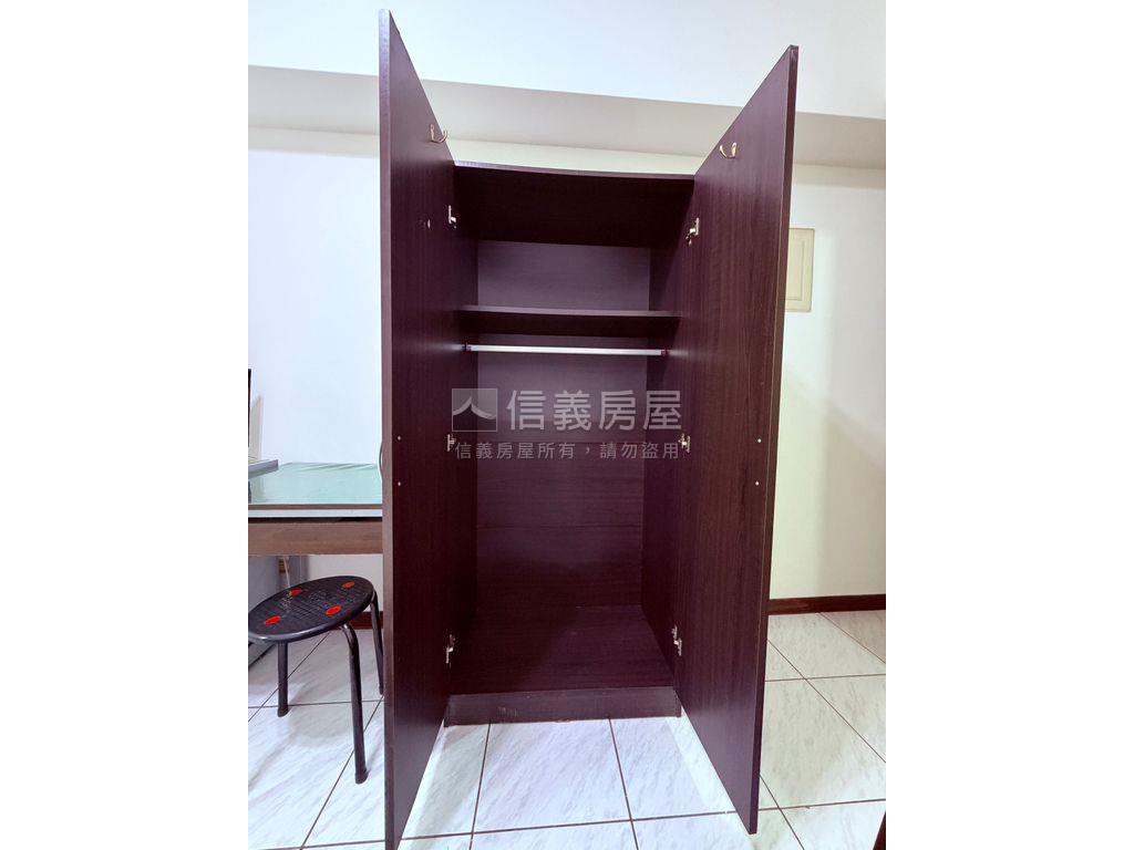 有陽台明亮套房房屋室內格局與周邊環境