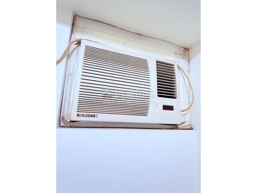 有陽台明亮套房房屋室內格局與周邊環境