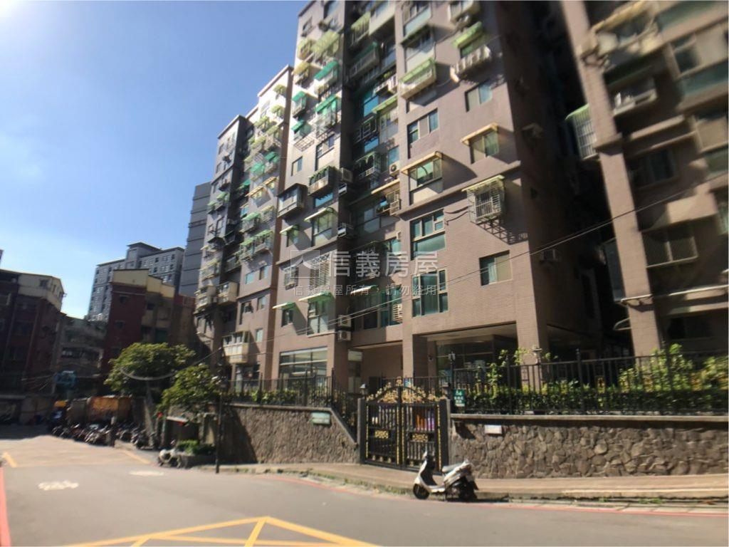 有陽台明亮套房房屋室內格局與周邊環境