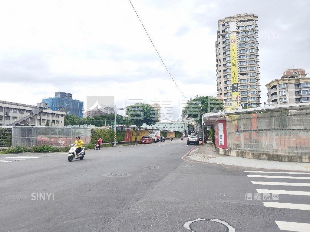 金城帝寶２號雙車位ꕥ房屋室內格局與周邊環境