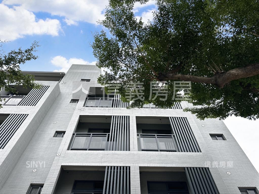 軟體園區邊間臨路店套房屋室內格局與周邊環境