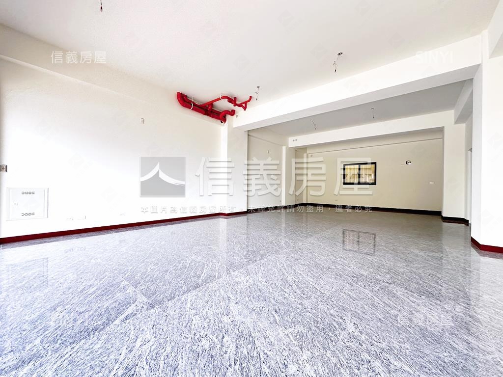 軟體園區邊間臨路店套房屋室內格局與周邊環境