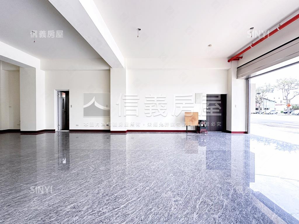 軟體園區邊間臨路店套房屋室內格局與周邊環境