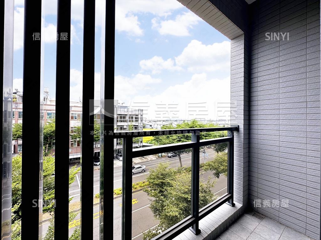 軟體園區邊間臨路店套房屋室內格局與周邊環境