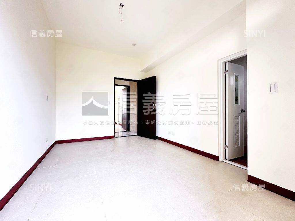 軟體園區邊間臨路店套房屋室內格局與周邊環境