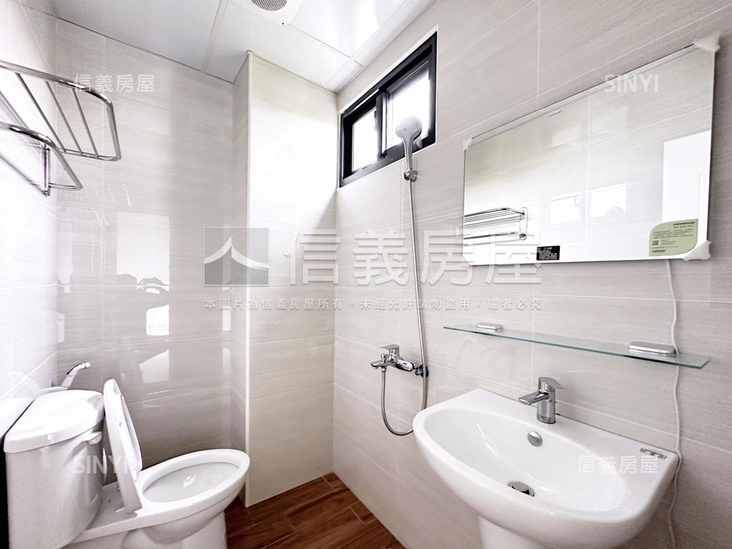 軟體園區邊間臨路店套房屋室內格局與周邊環境