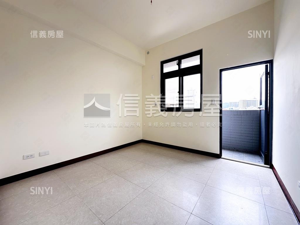 軟體園區邊間臨路店套房屋室內格局與周邊環境