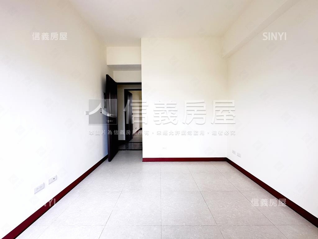 軟體園區邊間臨路店套房屋室內格局與周邊環境