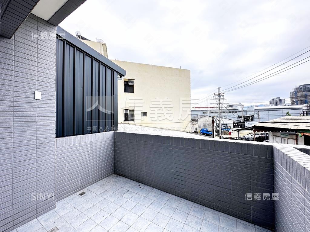 軟體園區邊間臨路店套房屋室內格局與周邊環境