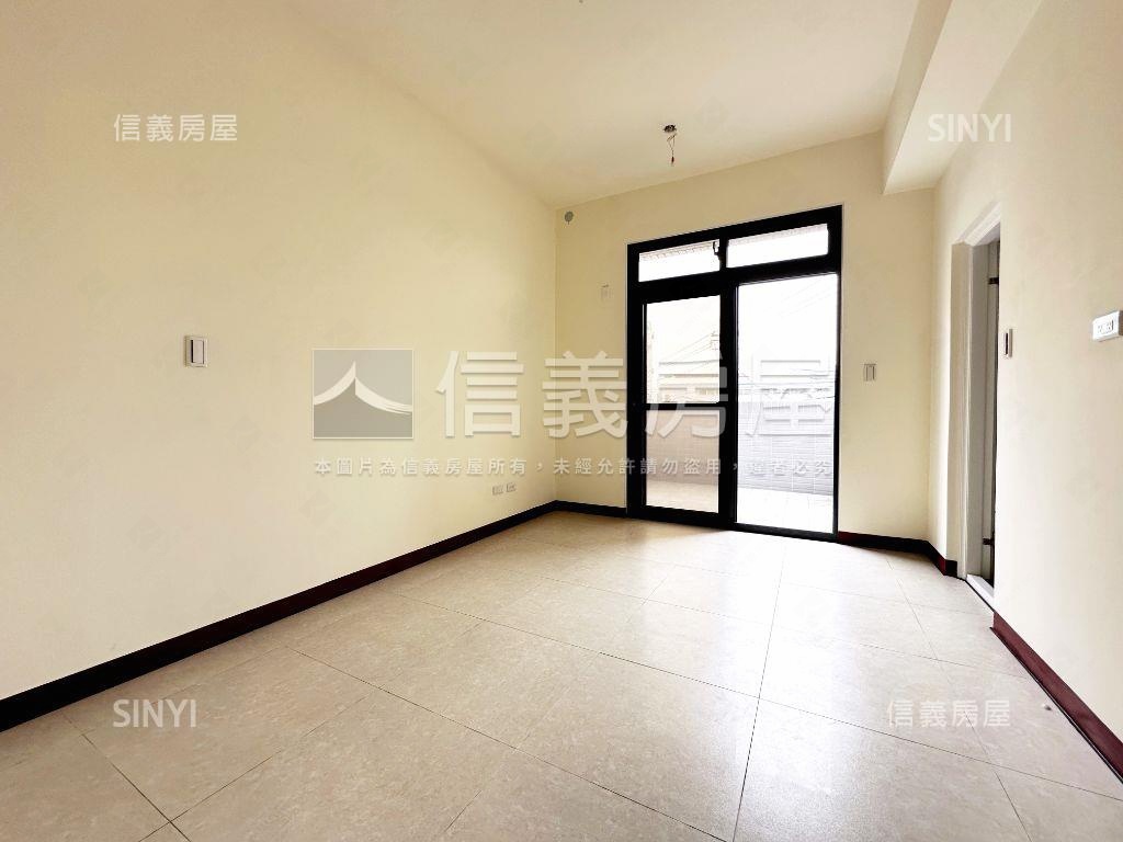 軟體園區邊間臨路店套房屋室內格局與周邊環境