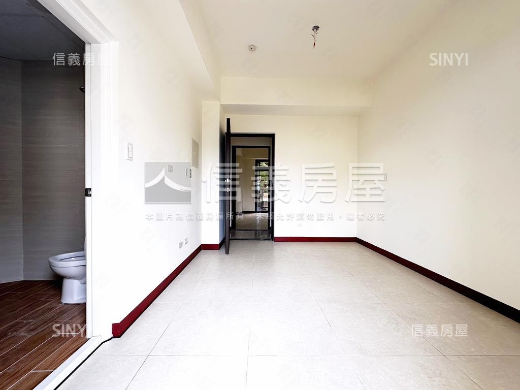 軟體園區邊間臨路店套房屋室內格局與周邊環境