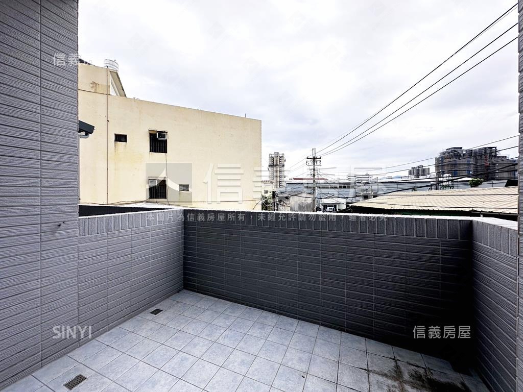 軟體園區邊間臨路店套房屋室內格局與周邊環境