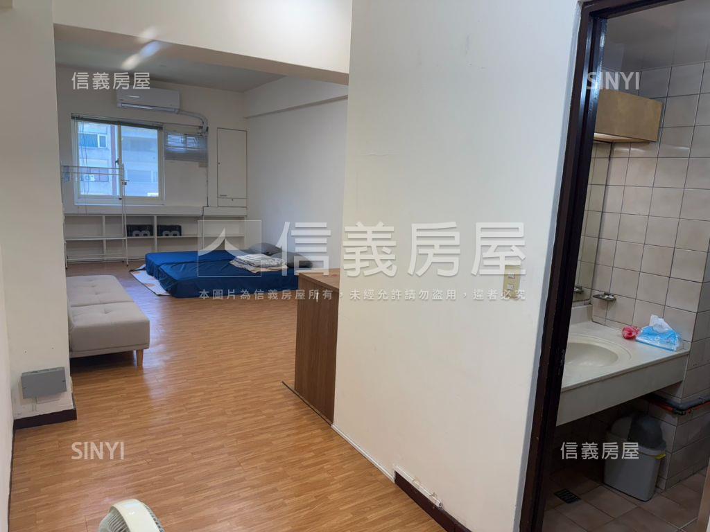 忠孝中聯管理高樓相連兩戶房屋室內格局與周邊環境