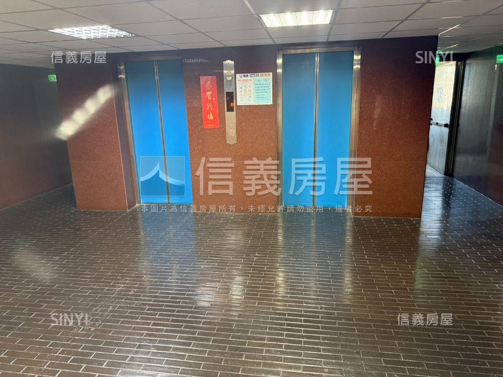 忠孝中聯管理高樓相連兩戶房屋室內格局與周邊環境
