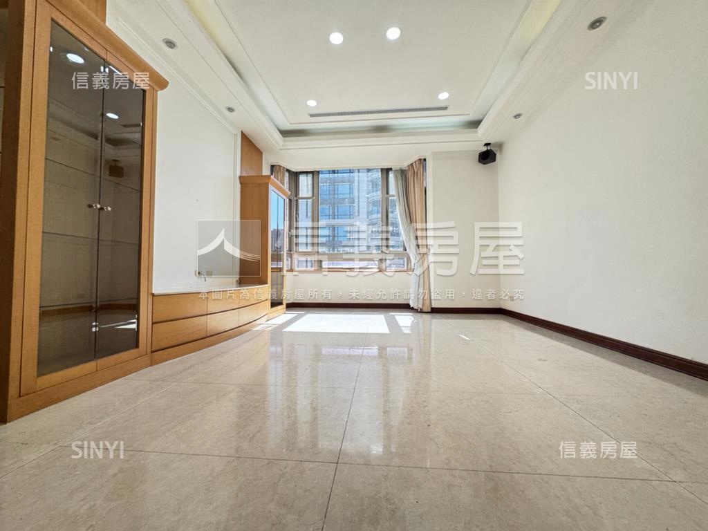 冠德花園城堡稀有釋出房屋室內格局與周邊環境