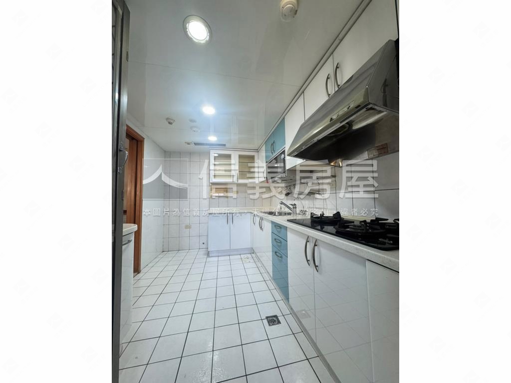 冠德花園城堡稀有釋出房屋室內格局與周邊環境