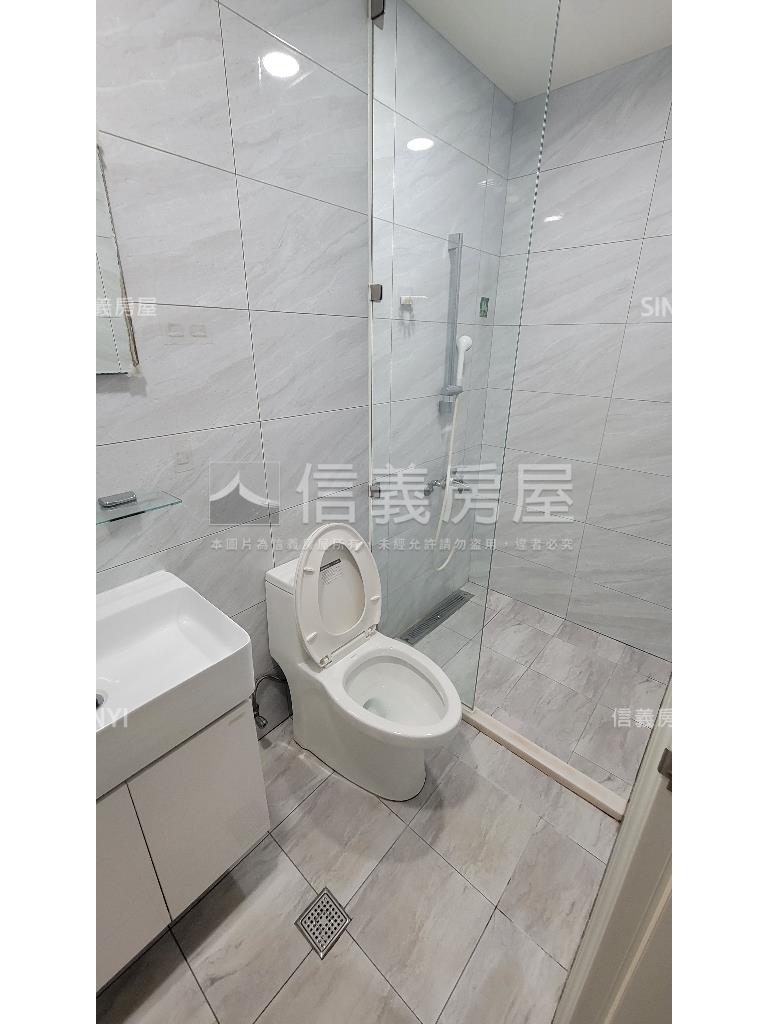 近未來捷運中正路收租透店房屋室內格局與周邊環境