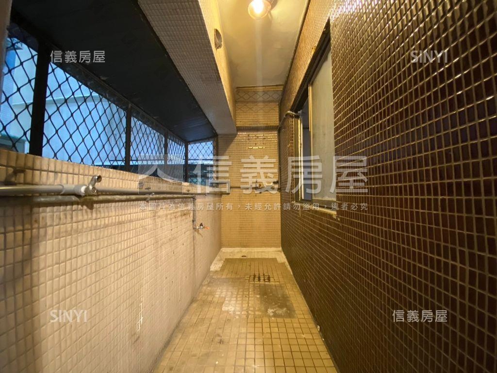 【捷運站旁】電梯全天管理房屋室內格局與周邊環境