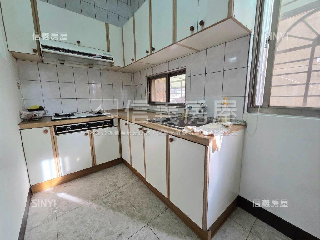 松竹西街車庫透天房屋室內格局與周邊環境