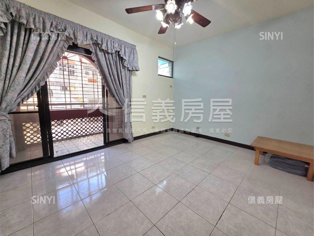 松竹西街車庫透天房屋室內格局與周邊環境