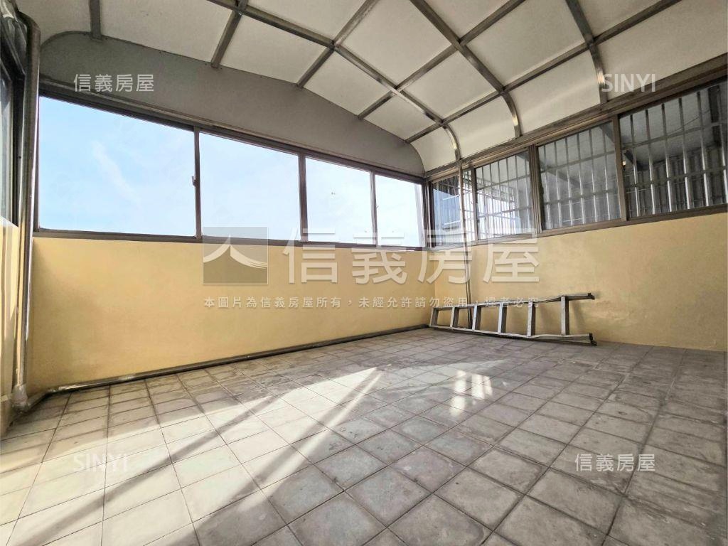 松竹西街車庫透天房屋室內格局與周邊環境