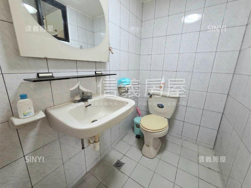 松竹西街車庫透天房屋室內格局與周邊環境