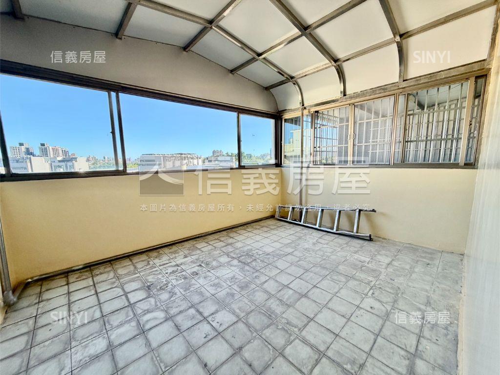近長庚自有車庫ＲＣ透天房屋室內格局與周邊環境