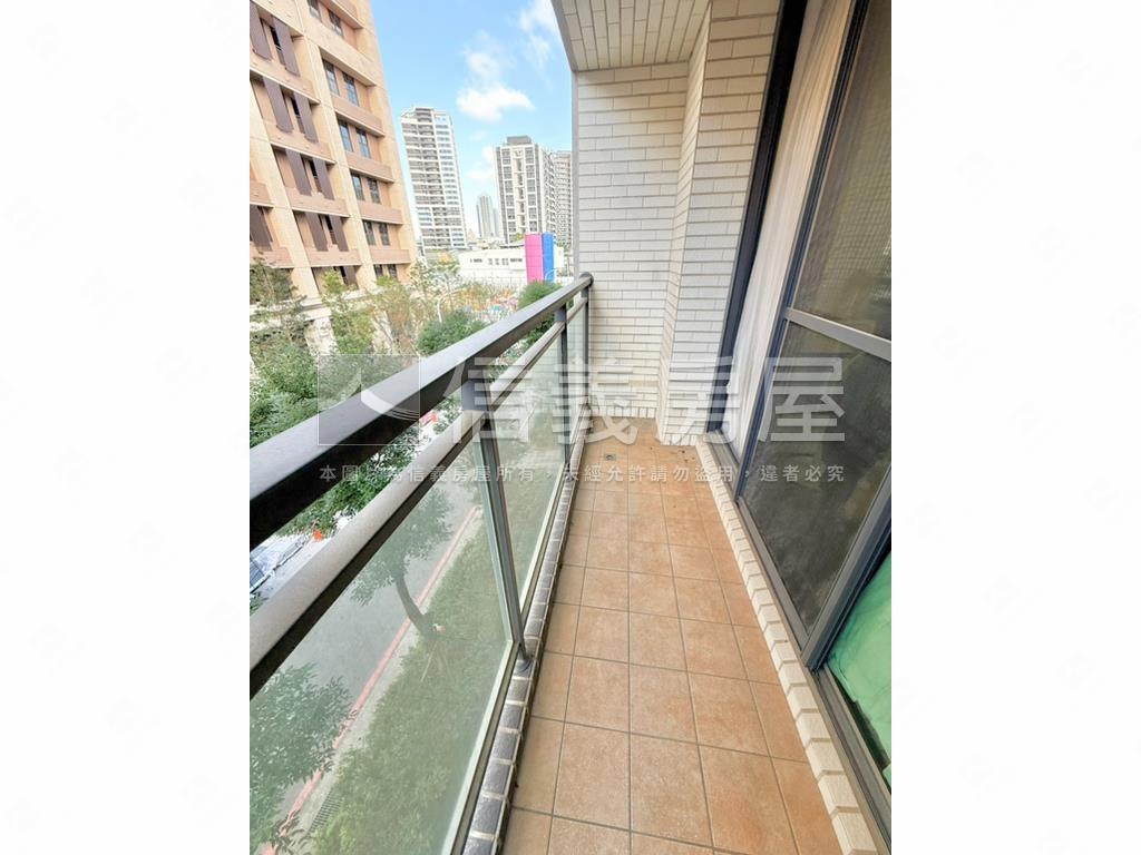 屋齡約６年意想不到好入手房屋室內格局與周邊環境