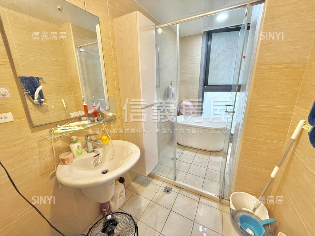 屋齡約６年意想不到好入手房屋室內格局與周邊環境