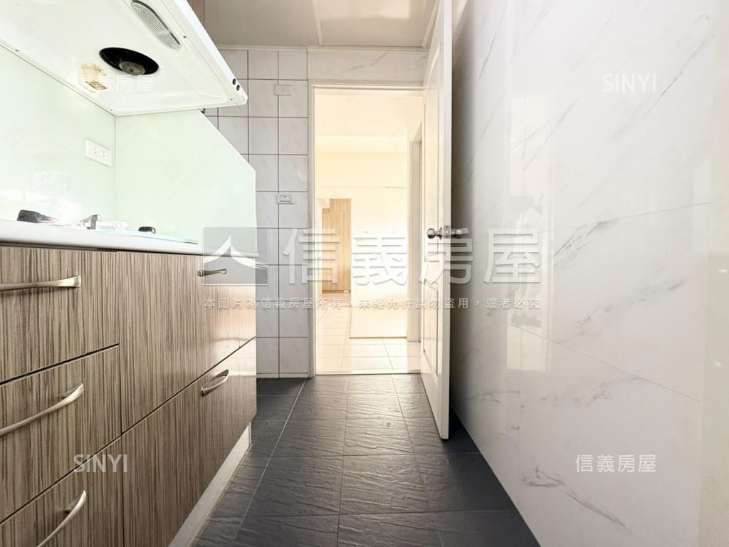 近中山醫２＋１房視野車位房屋室內格局與周邊環境