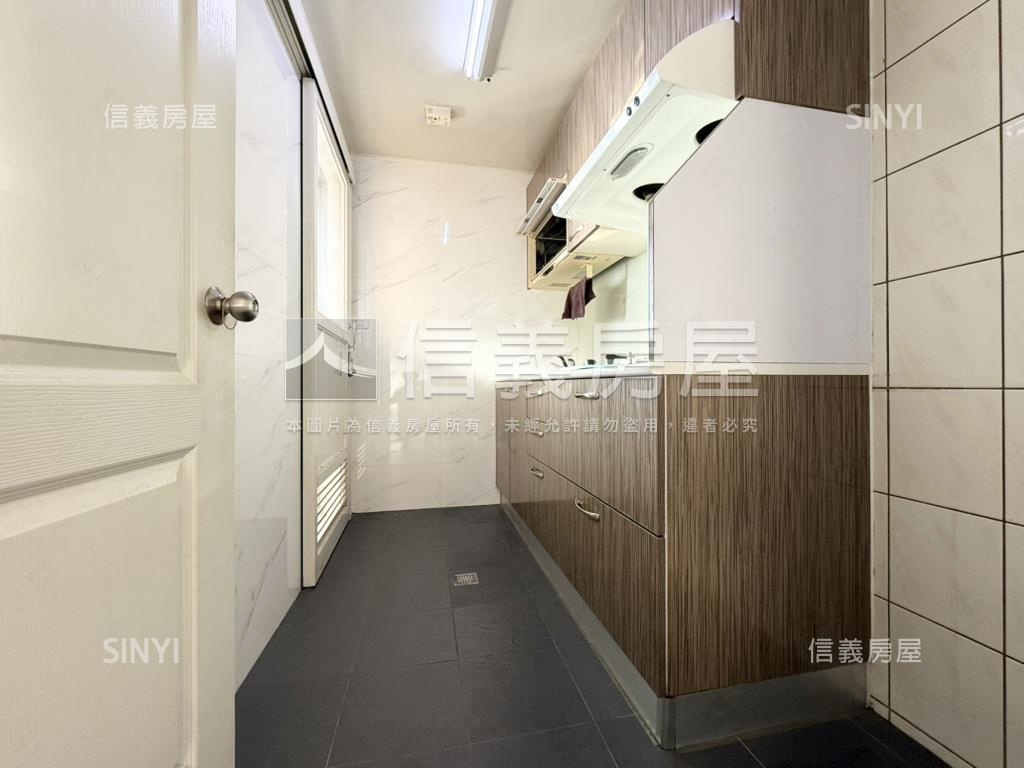 近中山醫２＋１房視野車位房屋室內格局與周邊環境