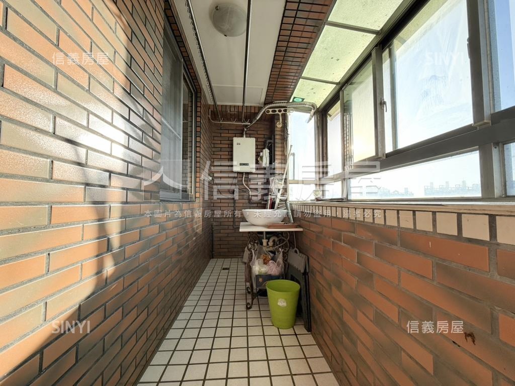 近中山醫２＋１房視野車位房屋室內格局與周邊環境