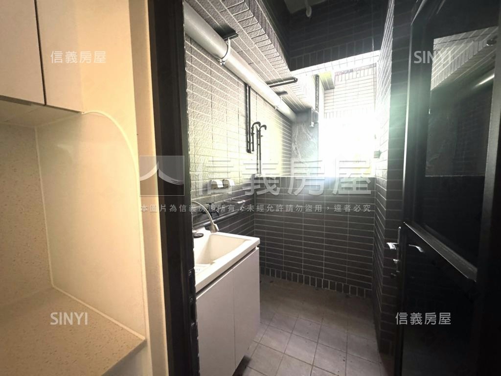 陞霖執美稀有一樓平車房屋室內格局與周邊環境