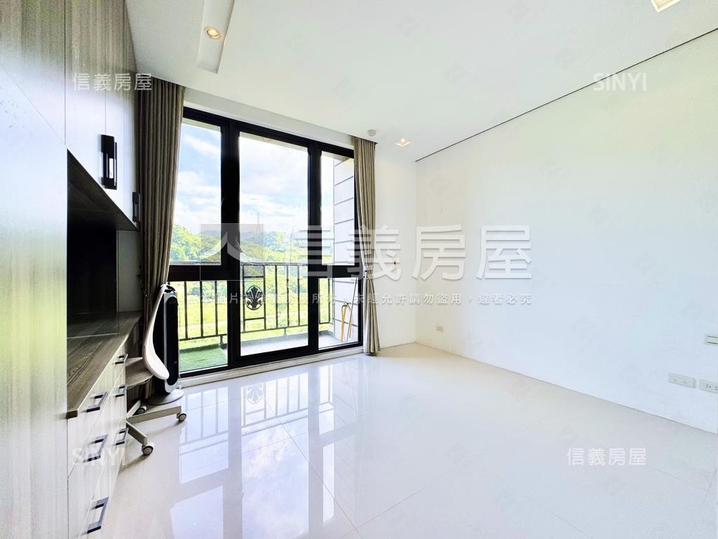 正面河堤第一排景觀美宅房屋室內格局與周邊環境