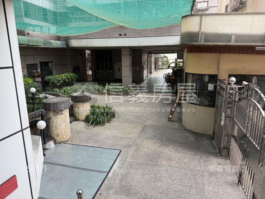 潭子箱根裝潢四房３３車位房屋室內格局與周邊環境