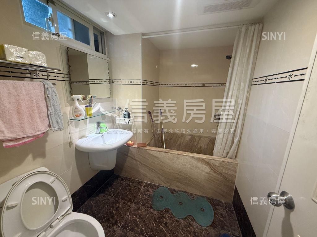 潭子箱根裝潢四房３３車位房屋室內格局與周邊環境