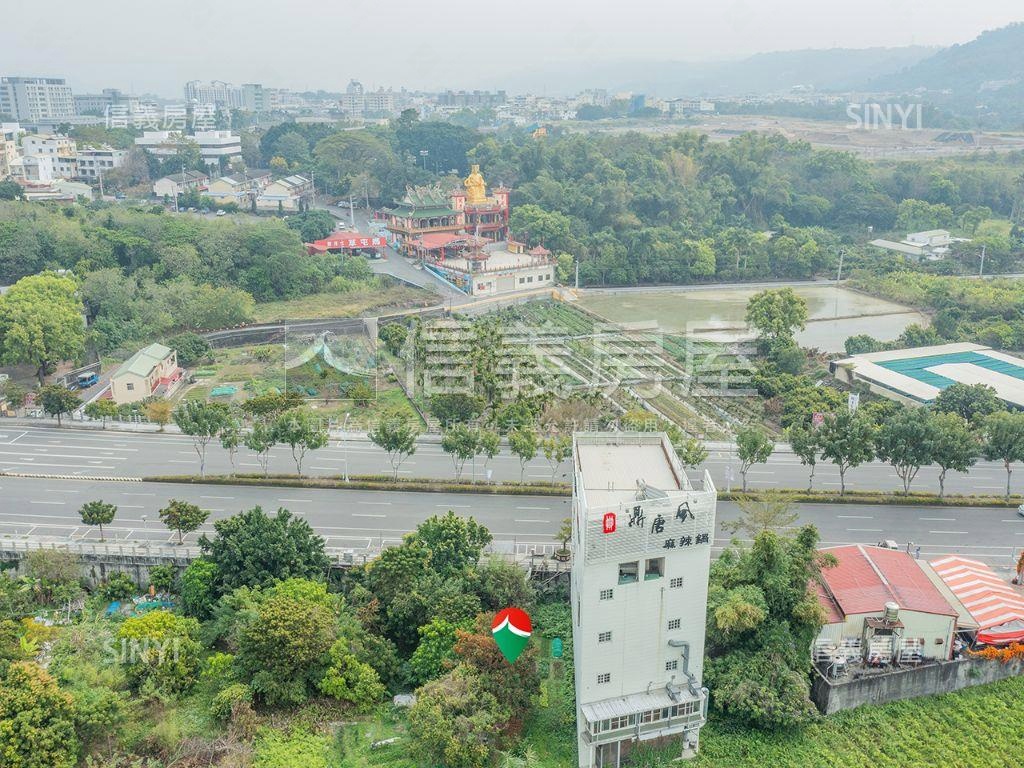 酷草屯鎮大面寬美地房屋室內格局與周邊環境