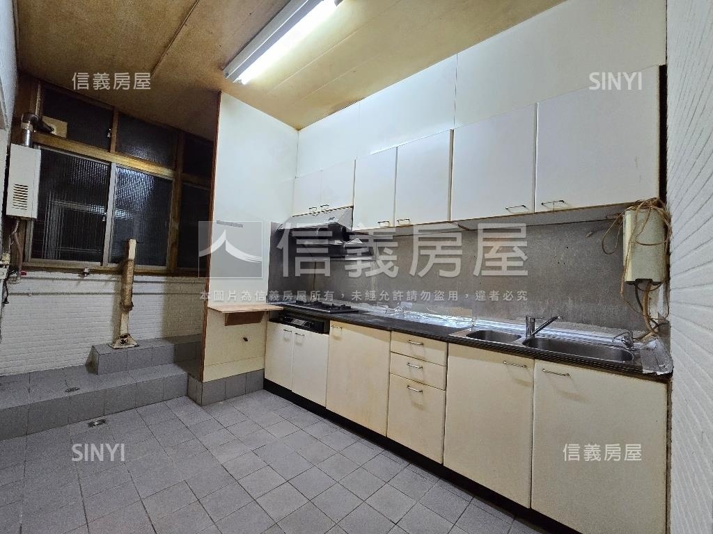 薪傳河景方正大間四房車位房屋室內格局與周邊環境