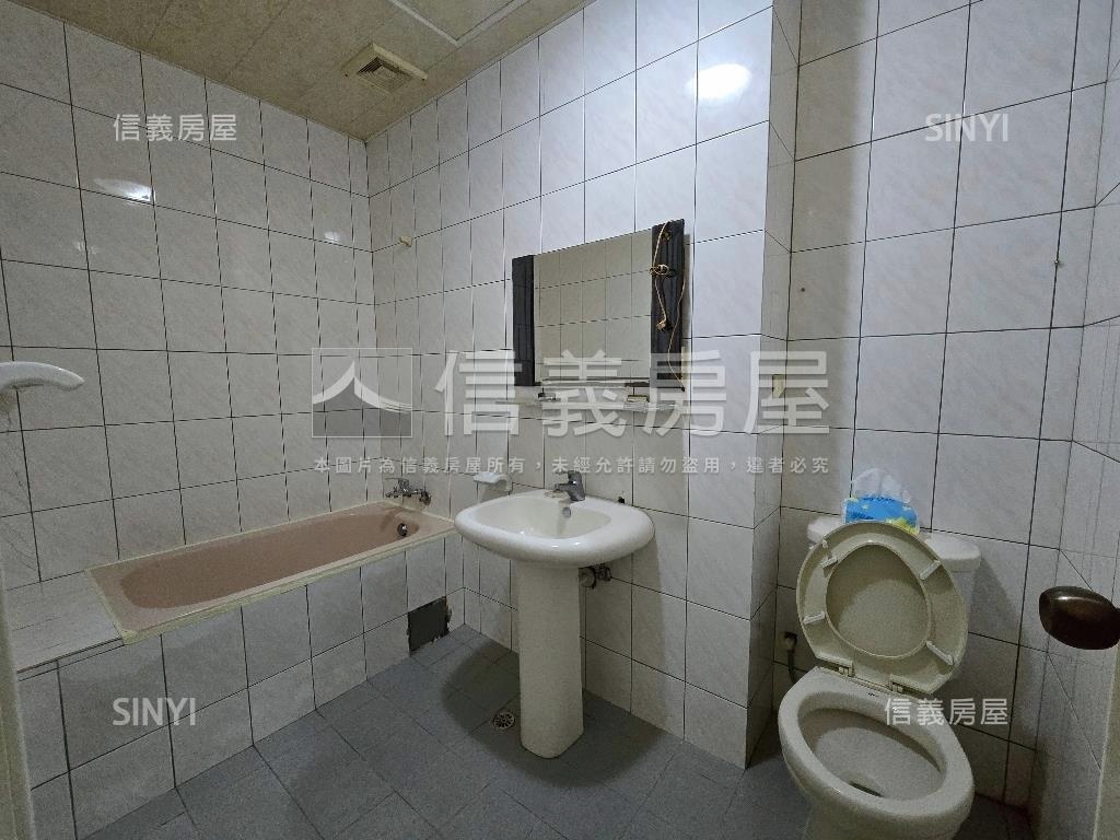 薪傳河景方正大間四房車位房屋室內格局與周邊環境