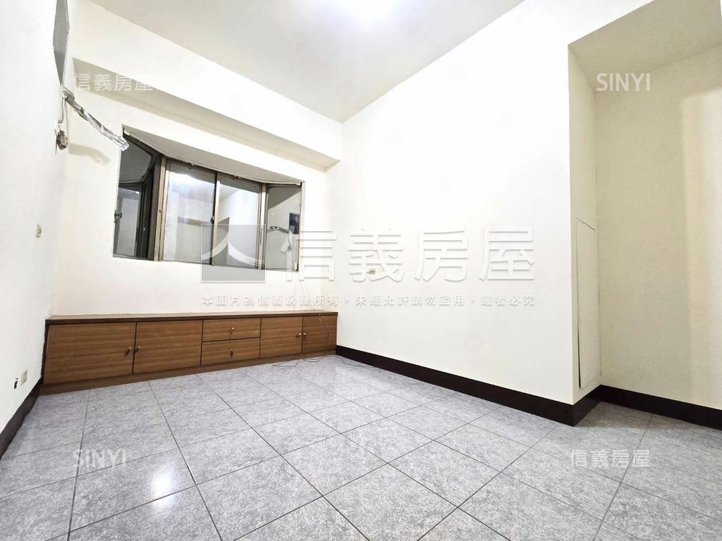 薪傳河景方正大間四房車位房屋室內格局與周邊環境