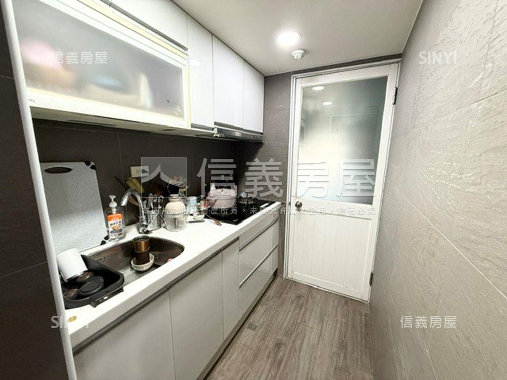 府中捷運電梯邊間美三房房屋室內格局與周邊環境